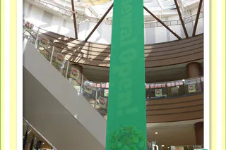 【イオンモール多摩平の森】モール内広告 センターコート大型バナー