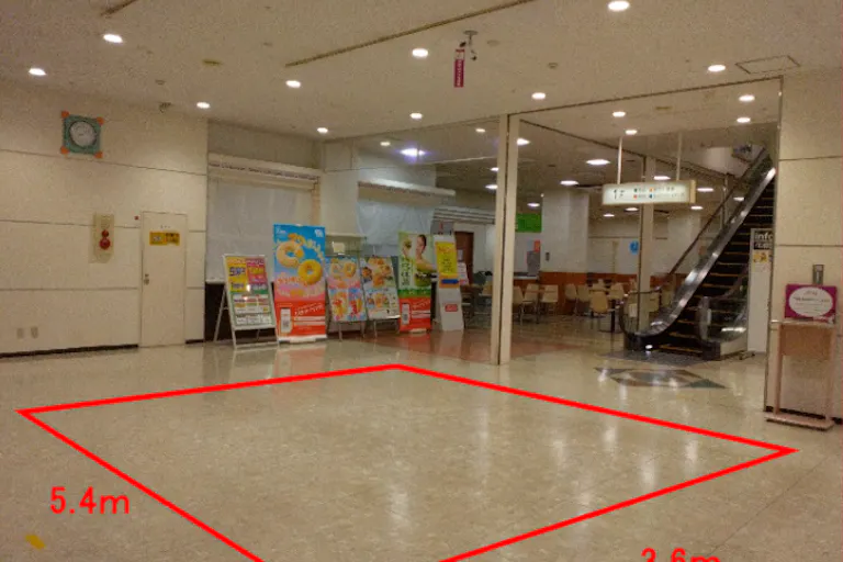 【イオン米沢店】正面入口フードコート側 販促プロモーションや物販に最適なスーパー店内催事イベントスペースの画像2