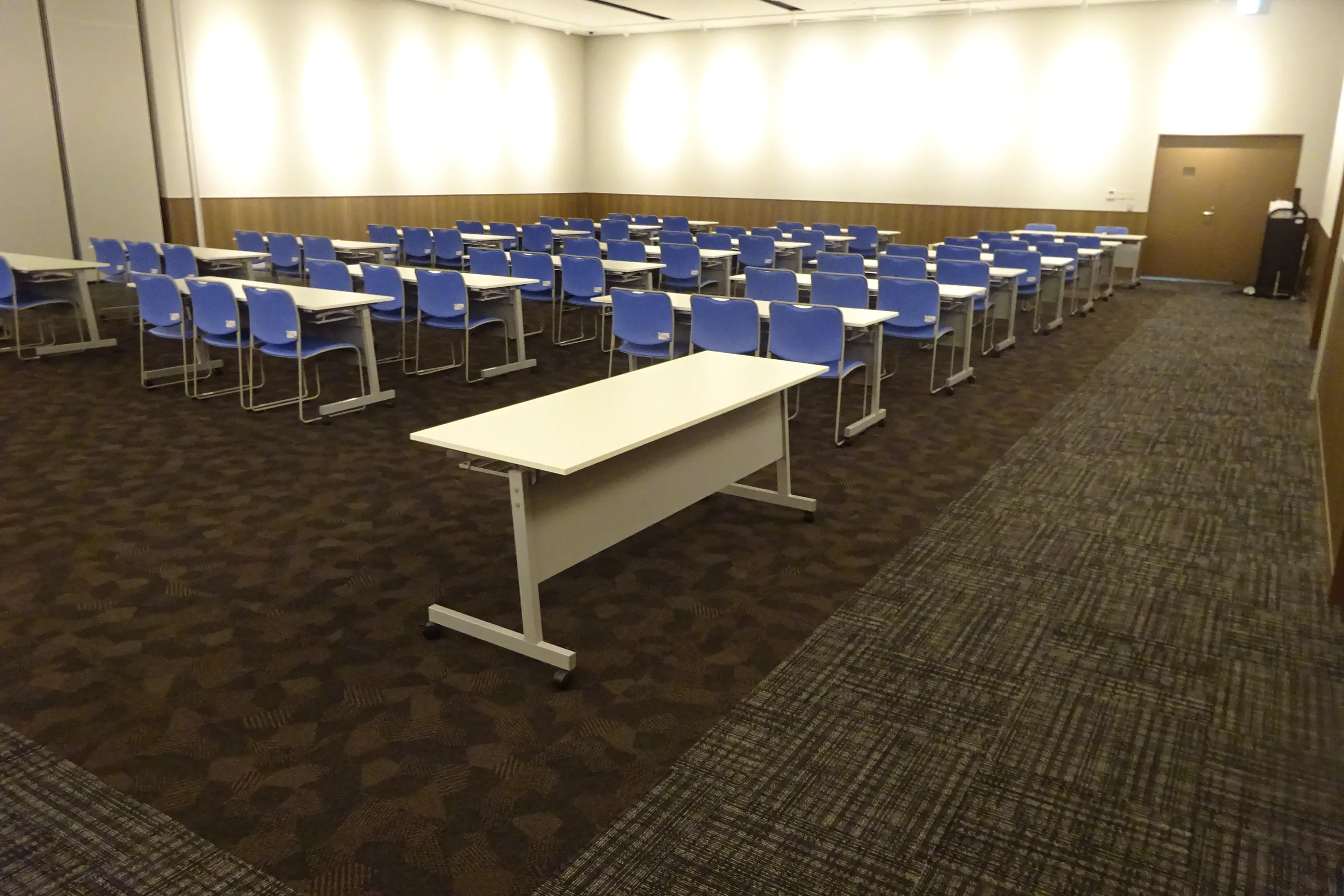 【イオンモール今治新都市】2FイオンホールA(手前)