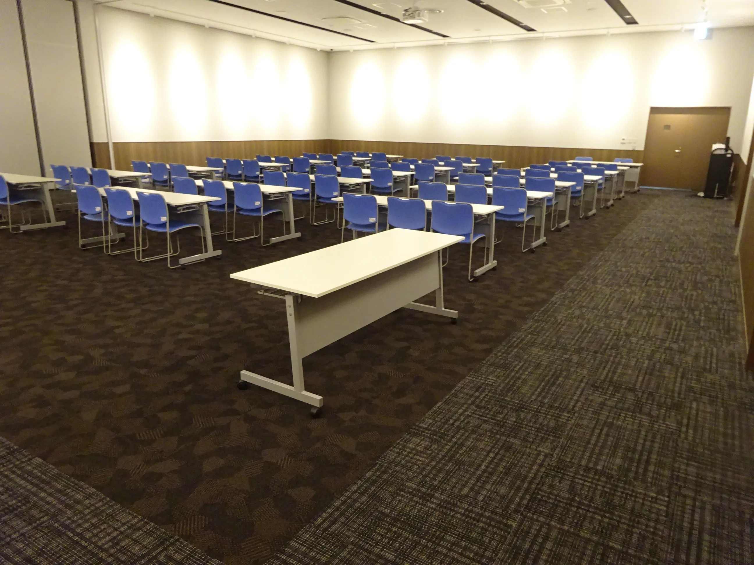 【イオンモール今治新都市】2FイオンホールA（手前）