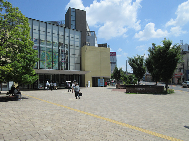 【イオンモール多摩平の森】GF 森のステージゲート（屋外）