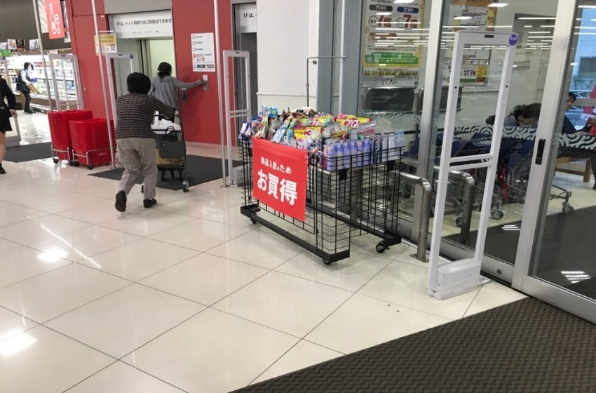 【西友　平塚店】1F入口横　プロモーション用途や物販、食物販のポップアップストアに最適なスーパーの店内催事イベントスペースの画像