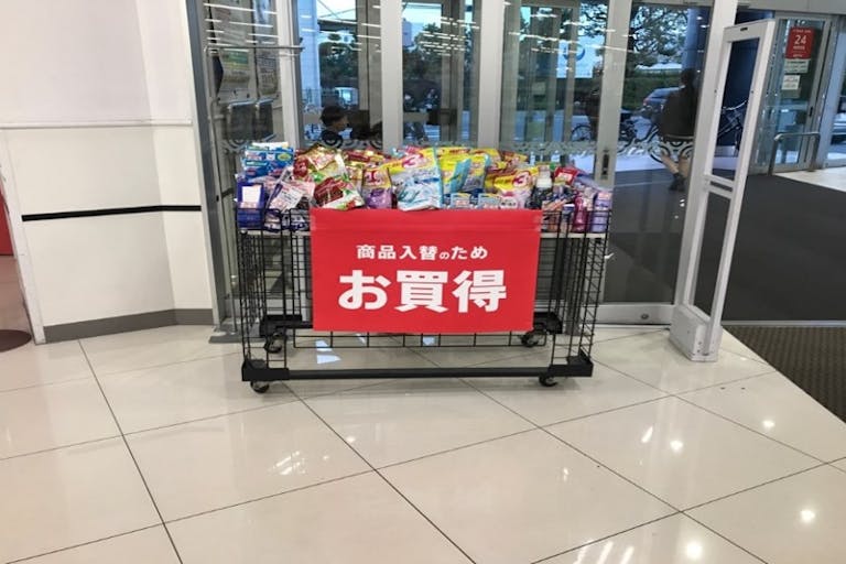 【西友 平塚店】1F入口横 プロモーション用途や物販、食物販のポップアップストアに最適なスーパーの店内催事イベントスペースの画像2