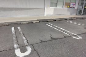 【ドラッグセイムス一志店】キッチンカー出店やプロモーション催事に最適なドラッグストアの駐車場イベントスペース