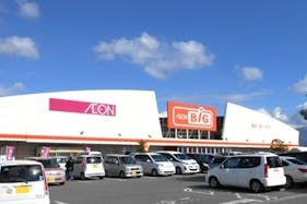 【イオンタウン信州山形】各種物販イベントやプロモーションイベントに最適な通行量の多い商業施設出入口軒下のイベントスペース