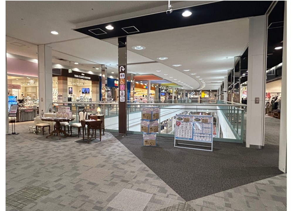 【イオンモール京都五条】3F　ブリッジ（北エスカレーター側）