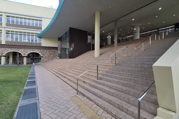 【エディオン岐阜オーキッドパーク店】販促やプロモーションイベントに最適なジャンボ階段前スペース