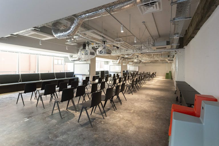 【新御茶ノ水駅2分】大規模な展示会やワークショップに最適なスタイリッシュな空間のイベントスペースの画像1