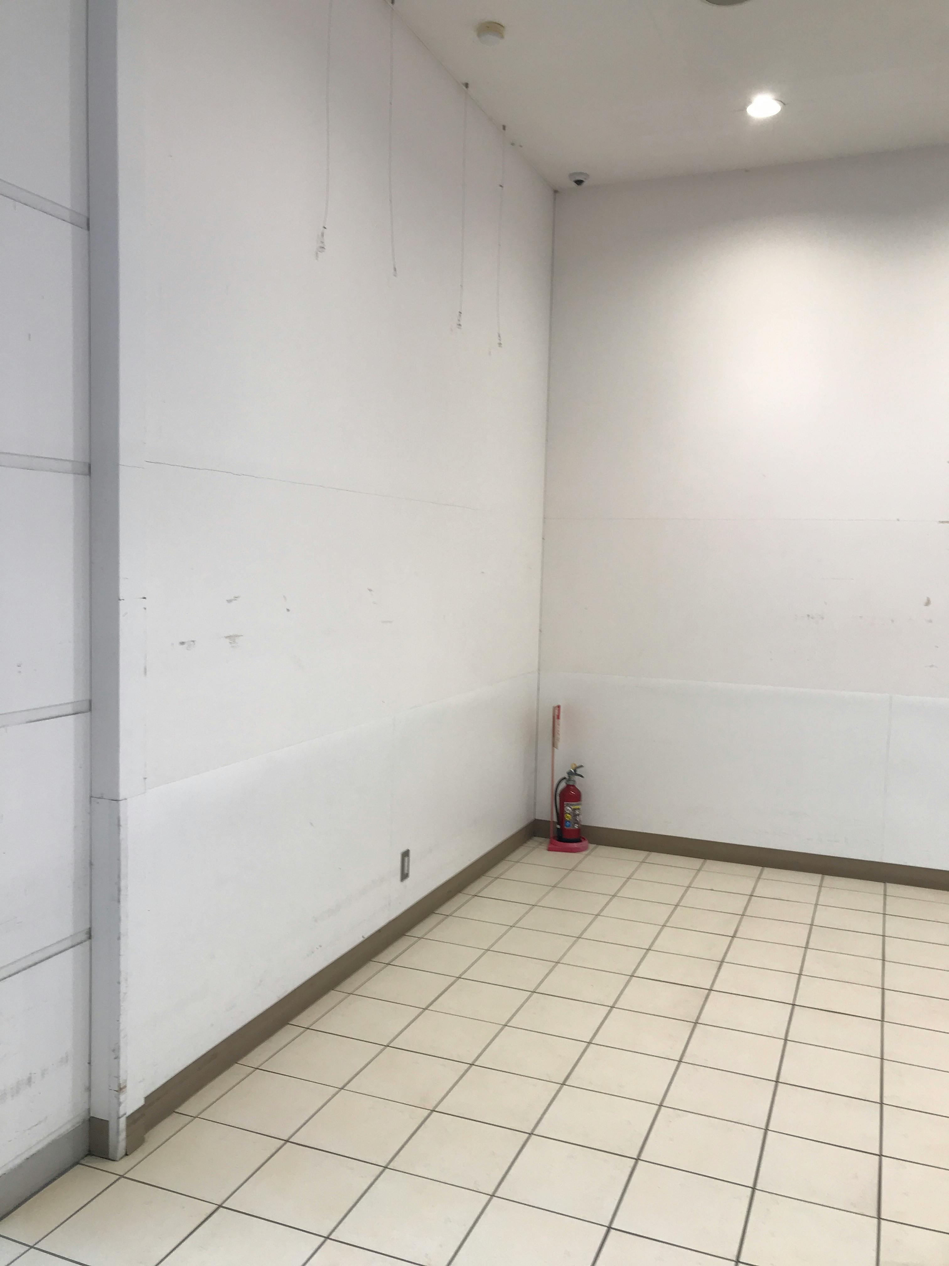 【西友　岐阜華陽店】1F 風除室　プロモーション用途や物販、食物販のポップアップストアに最適なスーパー店内催事イベントスペースの画像