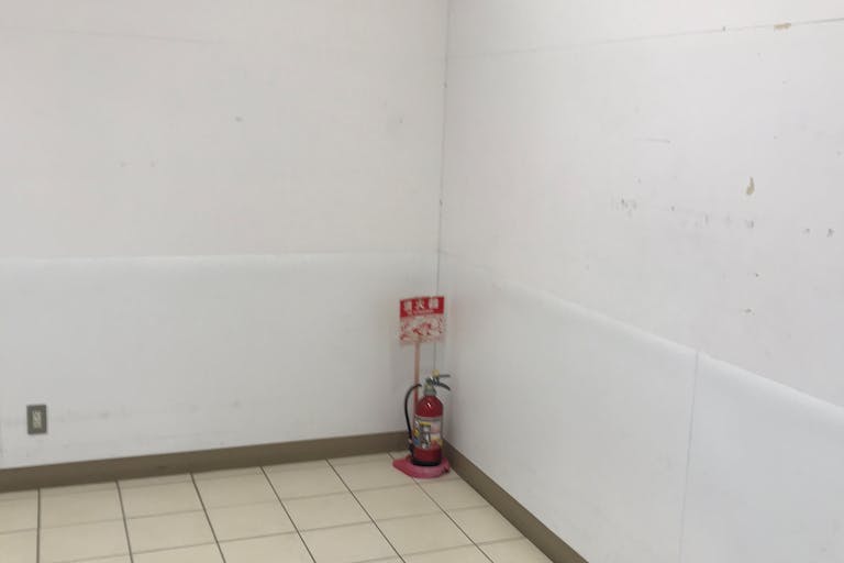 【西友 岐阜華陽店】1F 風除室 プロモーション用途や物販、食物販のポップアップストアに最適なスーパー店内催事イベントスペースの画像2