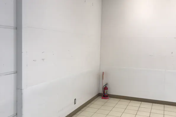 【西友 岐阜華陽店】1F 風除室 プロモーション用途や物販、食物販のポップアップストアに最適なスーパー店内催事イベントスペース