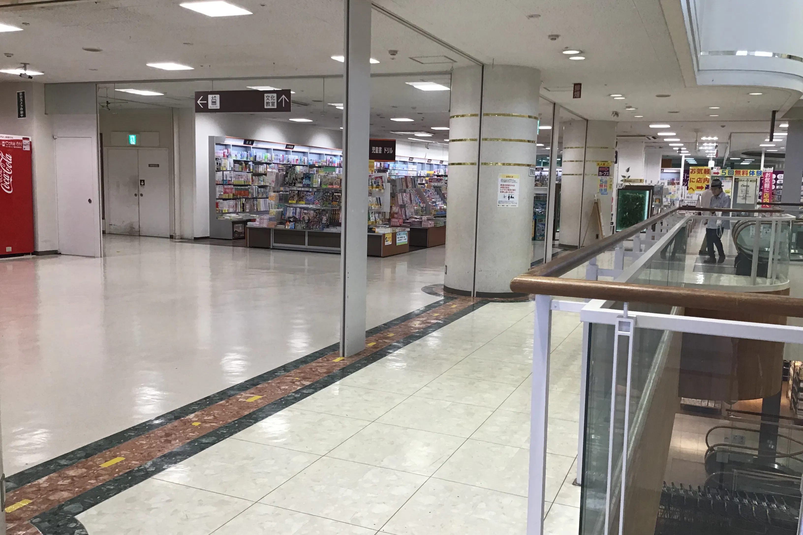 【天満屋ハピータウン岡北店】3Fエスカレータ横 各種プロモーション、会員獲得イベントに最適な屋内催事イベントスペース