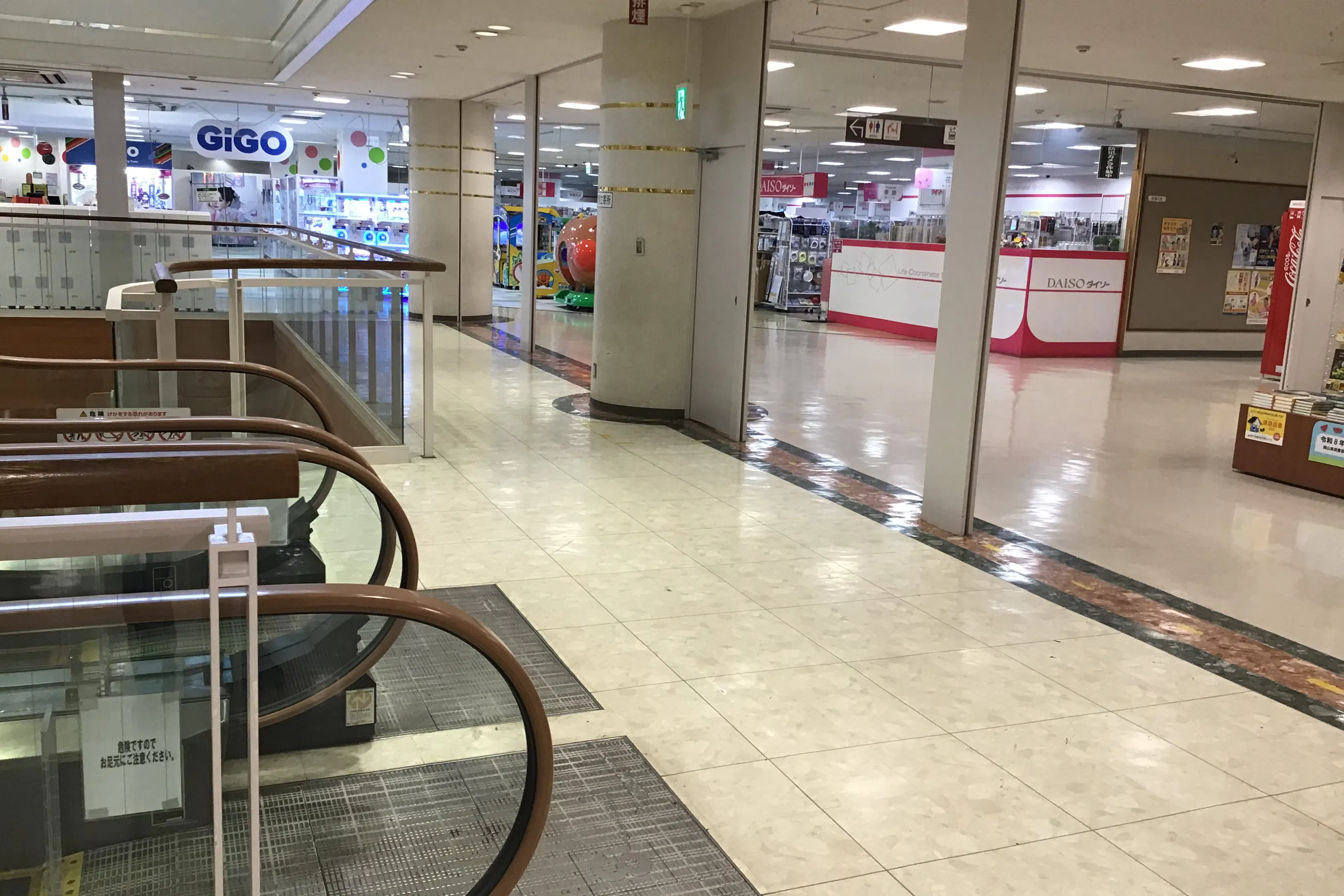 【天満屋ハピータウン岡北店】3Fエスカレータ横 各種プロモーション、会員獲得イベントに最適な屋内催事イベントスペース