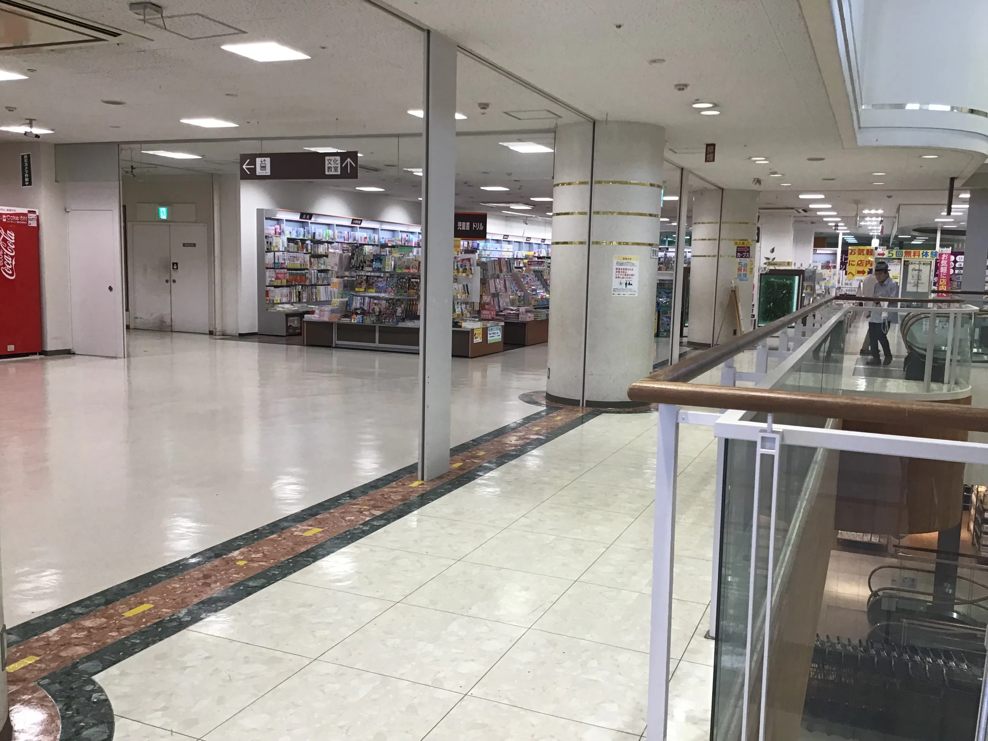 【天満屋ハピータウン岡北店】3Fエスカレータ横 各種プロモーション、会員獲得イベントに最適な屋内催事イベントスペース