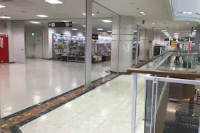 【天満屋ハピータウン岡北店】3Fエスカレータ横 各種プロモーション、会員獲得イベントに最適な屋内催事イベントスペース