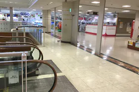 【天満屋ハピータウン岡北店】3Fエスカレータ横 各種プロモーション、会員獲得イベントに最適な屋内催事イベントスペース