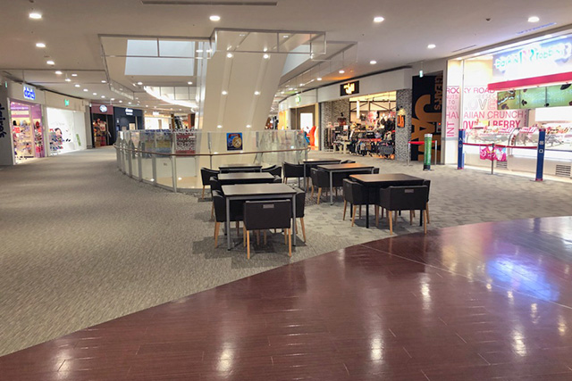 【イオンモール名古屋茶屋】3階中央ブリッジ（サーティワンアイスクリーム前）