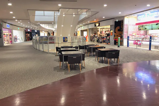 【イオンモール名古屋茶屋】3階中央ブリッジ(サーティワンアイスクリーム前)