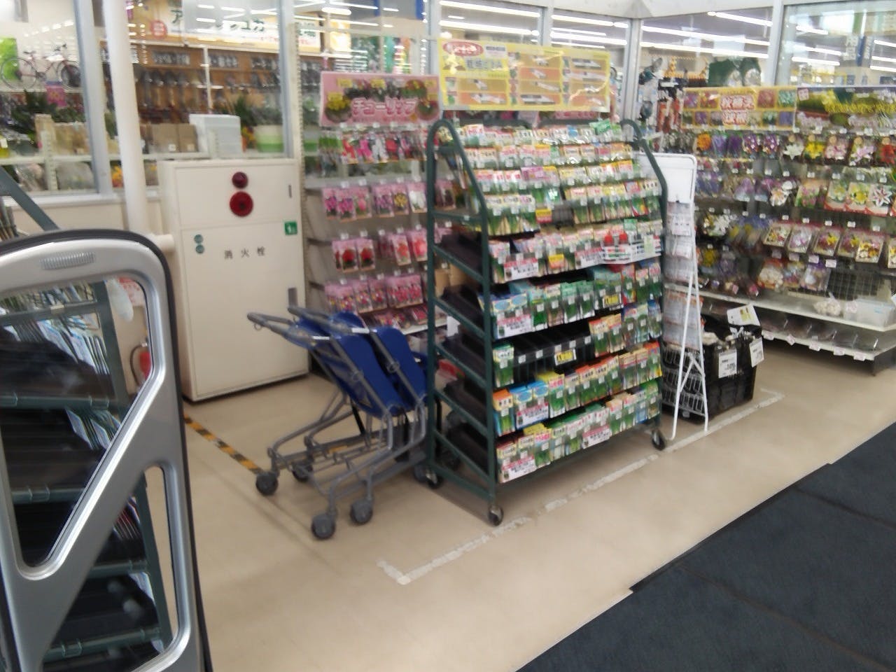 【サンデー水沢佐倉河店】風除室　食物販やプロモーション等の出店に最適なホームセンター店内のイベントスペースの画像