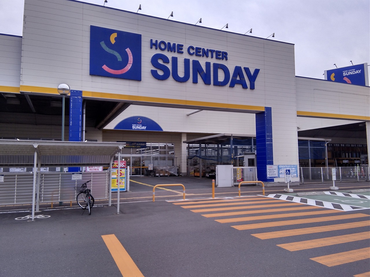 【サンデー水沢佐倉河店】風除室　食物販やプロモーション等の出店に最適なホームセンター店内のイベントスペース