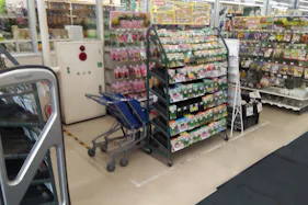 【サンデー水沢佐倉河店】風除室 食物販やプロモーション等の出店に最適なホームセンター店内のイベントスペース