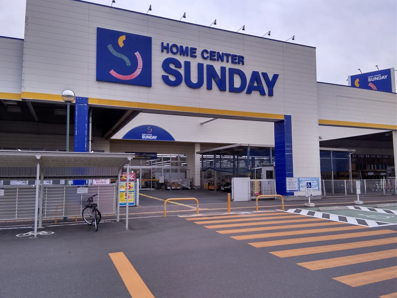 【サンデー水沢佐倉河店】風除室　食物販やプロモーション等の出店に最適なホームセンター店内のイベントスペース