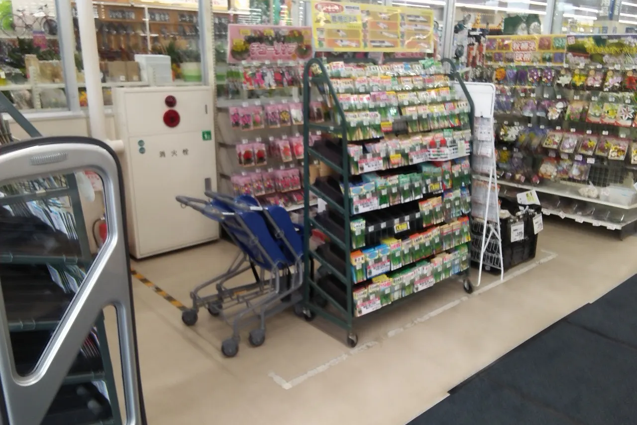 【サンデー水沢佐倉河店】風除室 食物販やプロモーション等の出店に最適なホームセンター店内のイベントスペース