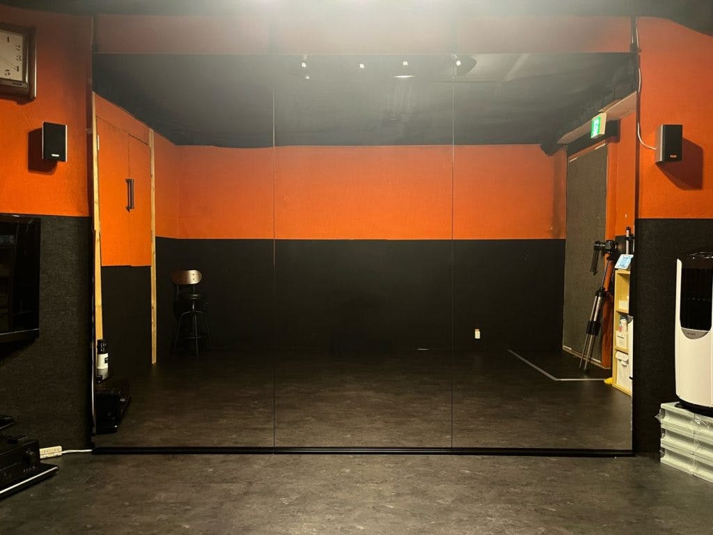 【北18条駅7分】ポップアップストアや展示会・撮影に最適！24時間利用可な鏡付きコンパクトイベントスペース「レンタルスタジオエイジュ札幌北18条」