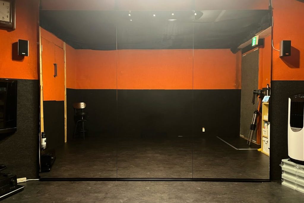 【北18条駅7分】ポップアップストアや展示会・撮影に最適!24時間利用可な鏡付きコンパクトイベントスペース「レンタルスタジオエイジュ札幌北18条」