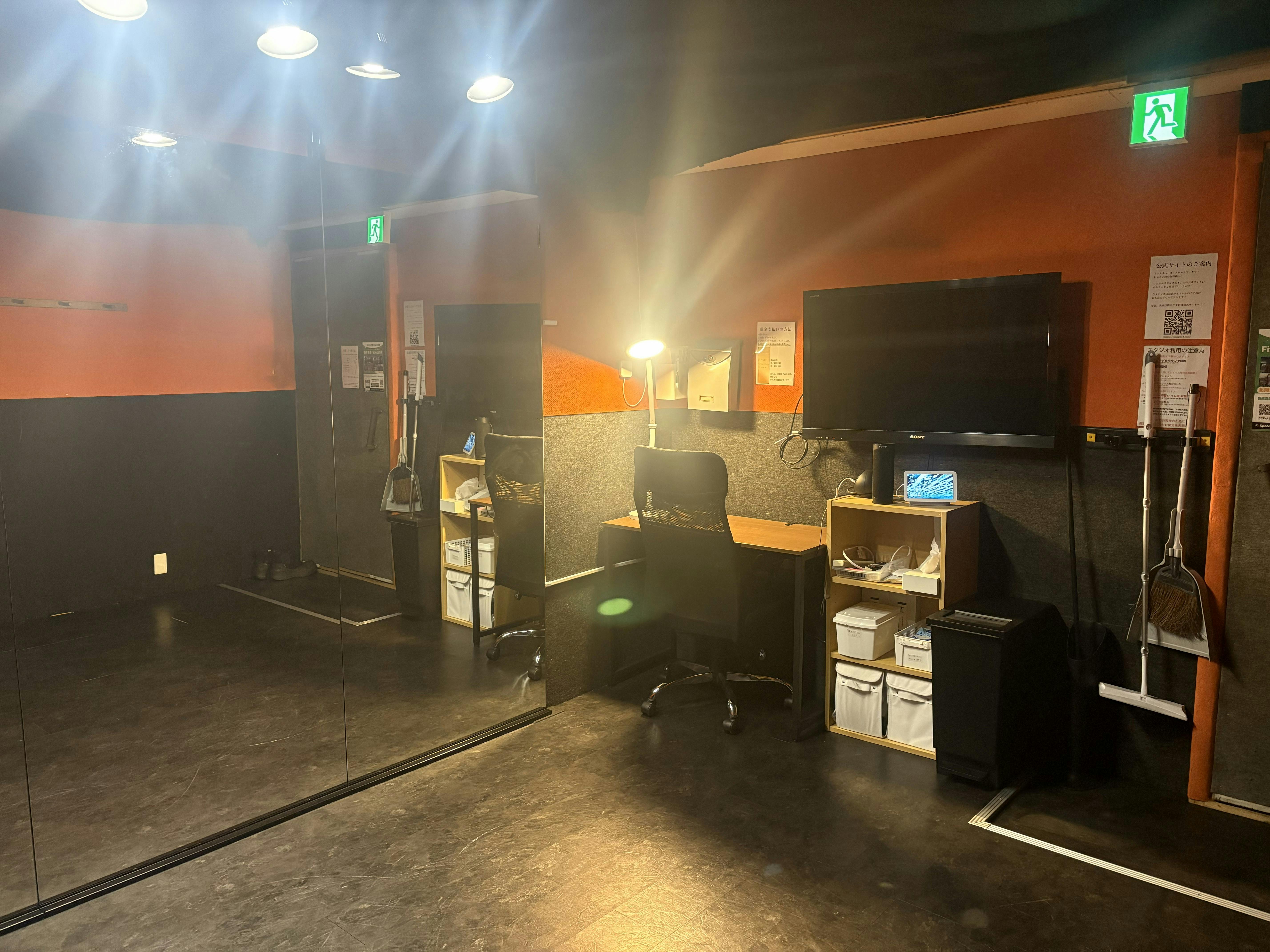 【北18条駅7分】ポップアップストアや展示会・撮影に最適！24時間利用可な鏡付きコンパクトイベントスペース「レンタルスタジオエイジュ札幌北18条」