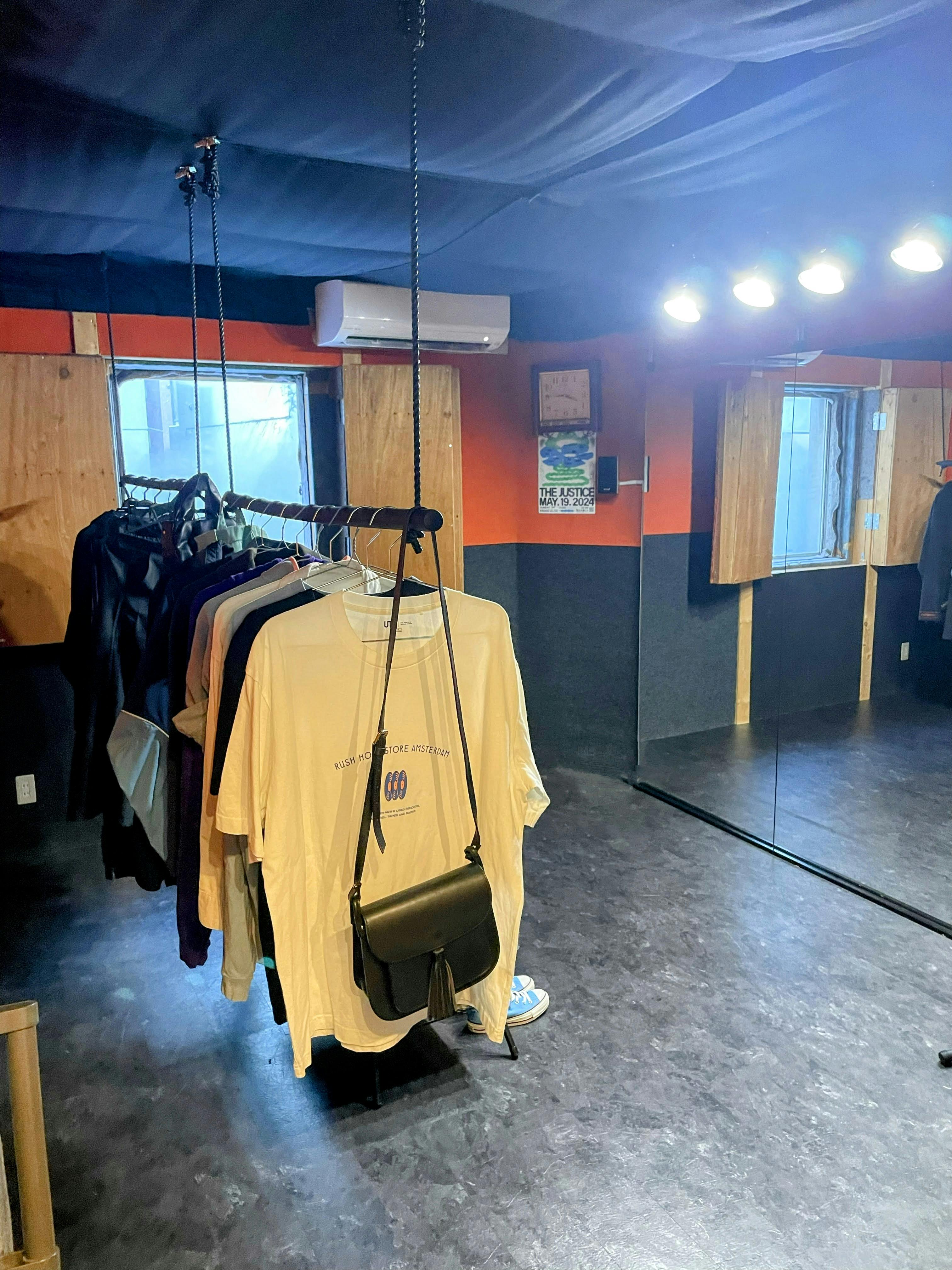 【北18条駅7分】ポップアップストアや展示会・撮影に最適！24時間利用可な鏡付きコンパクトイベントスペース「レンタルスタジオエイジュ札幌北18条」の画像