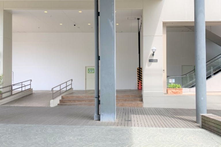 【みのおキューズモール】「⑩L通り Eスペース」各種プロモーションや相談会に最適なエスカレーター近くのイベントスペースの画像2