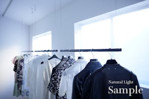 【表参道駅8分 /明治神宮前駅4分】数々の有名な人気ショップが立ち並ぶキャットストリート沿いの路面スペースです。搬入搬出もしやすく「個展」「展示会、ポップアップストア」等に最適