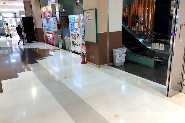 【エコール・いずみ】PRイベントや小規模ポップアップストアに最適な食料品売り場レジ前の注目度の高いエスカレーター横スペースの画像5