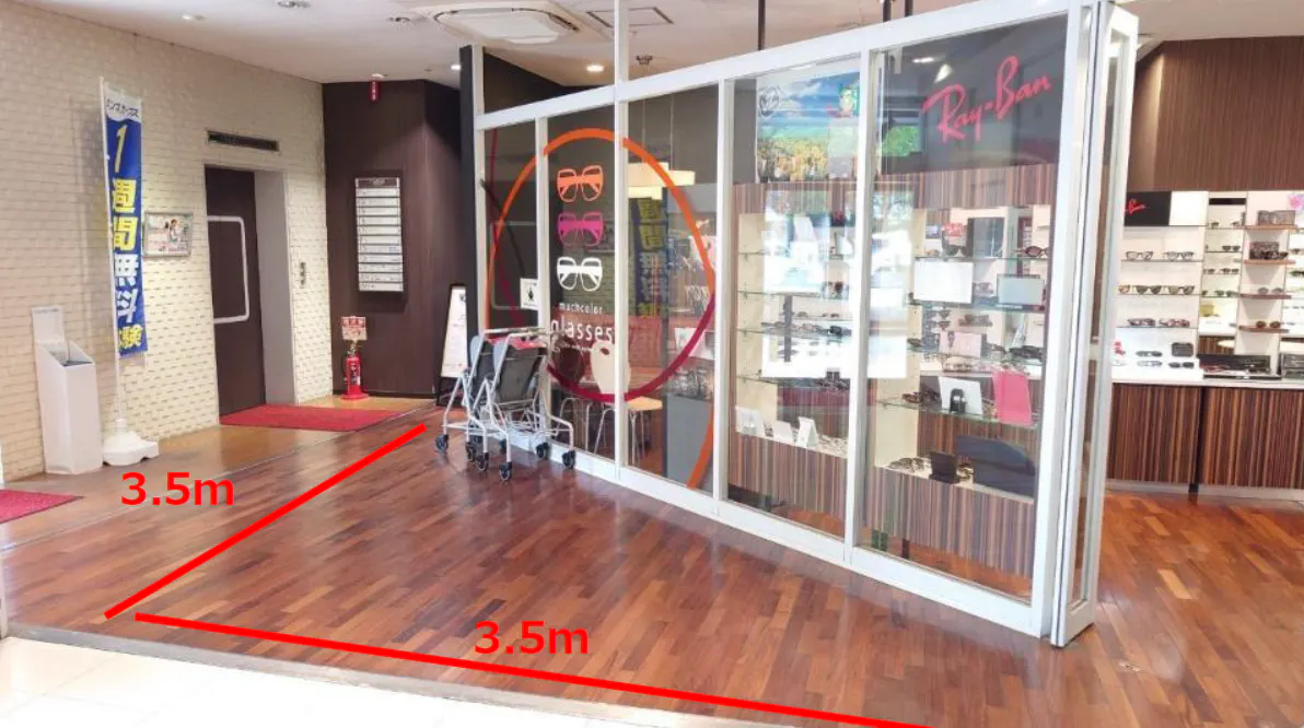 【蔦屋書店 宮崎高千穂通り】ポップアップ・販促に最適な1階南側入口メガネ前スペースの画像