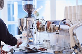 【 代官山駅5分 / メイン通り1F 路面 】 クリエイティブなキュレーション型