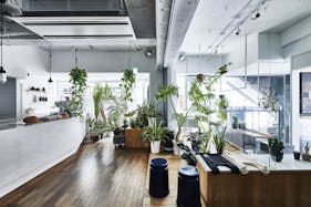 【 代官山駅5分 / メイン通り1F 路面 】 クリエイティブなキュレーション型