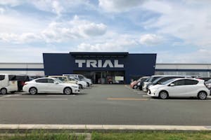 【メガセンタートライアル大津店】キッチンカーの出店が可能な屋外スペースⒷキッチンカースペース【入口正面右側】