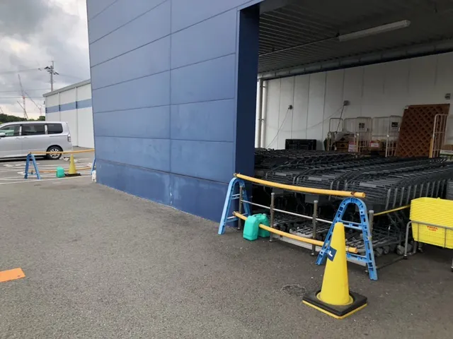 【メガセンタートライアル大津店】キッチンカーの出店が可能な屋外スペースⒷキッチンカースペース【入口正面右側】の画像