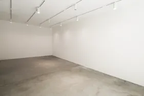 【代官山駅5分】展示・ポップアップ・撮影に最適な白壁×コンクリート床のミニマルなレンタルギャラリー