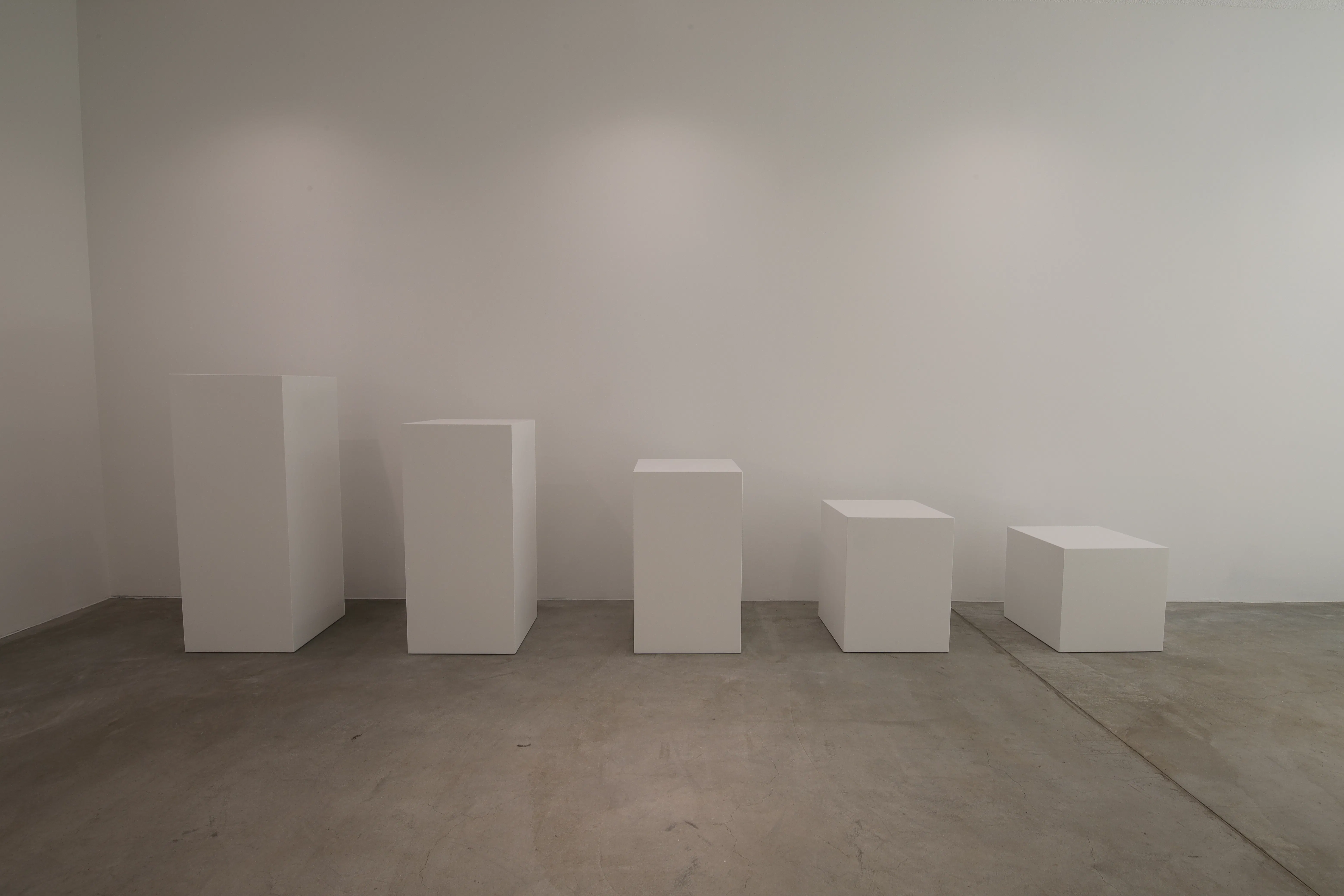 【代官山駅5分】展示・ポップアップ・撮影に最適な白壁×コンクリート床のミニマルなレンタルギャラリー