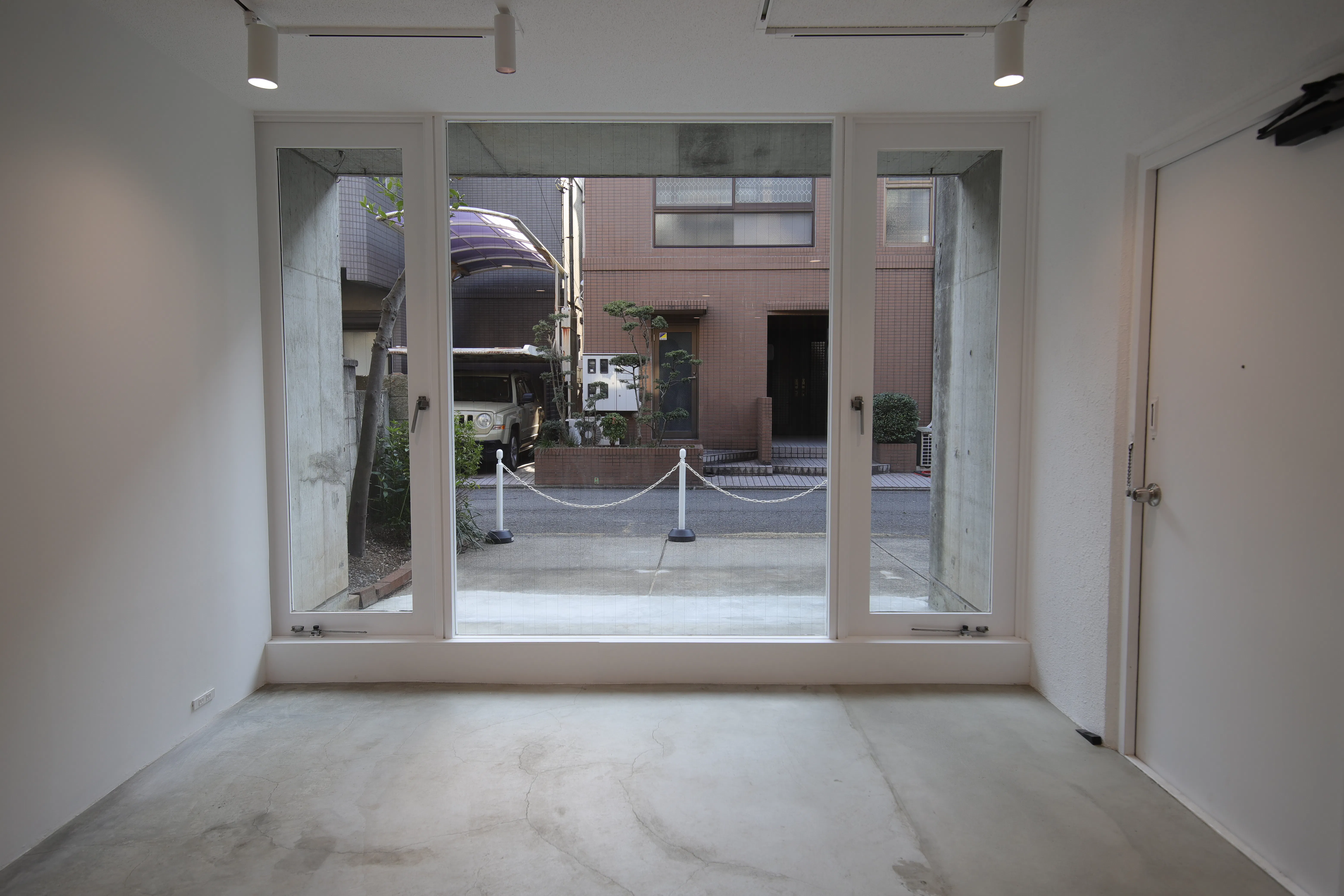 【代官山駅5分】展示・ポップアップ・撮影に最適な白壁×コンクリート床のミニマルなレンタルギャラリー