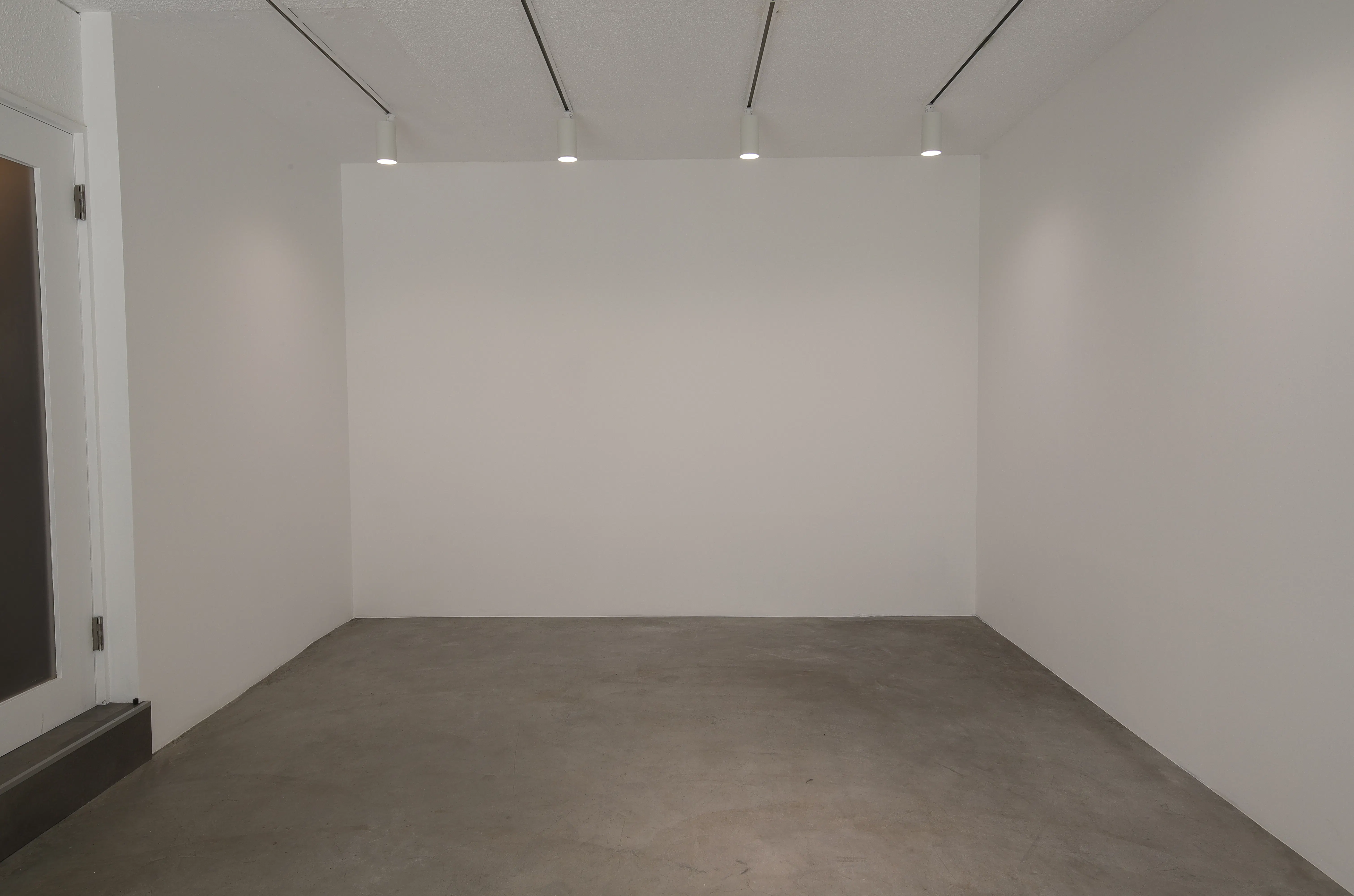 【代官山駅5分】展示・ポップアップ・撮影に最適な白壁×コンクリート床のミニマルなレンタルギャラリー