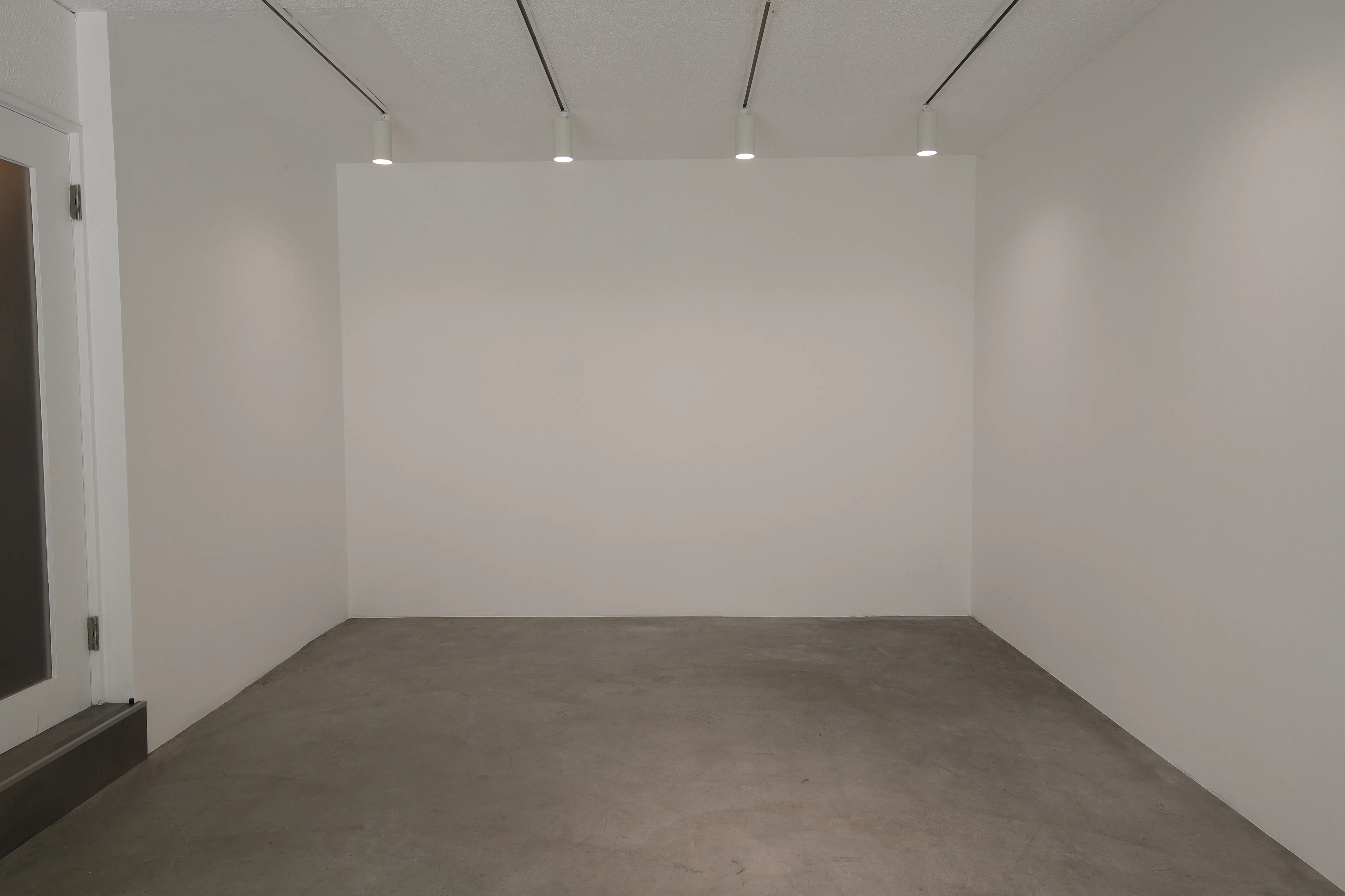 【代官山駅5分】展示・ポップアップ・撮影に最適な白壁×コンクリート床のミニマルなレンタルギャラリー