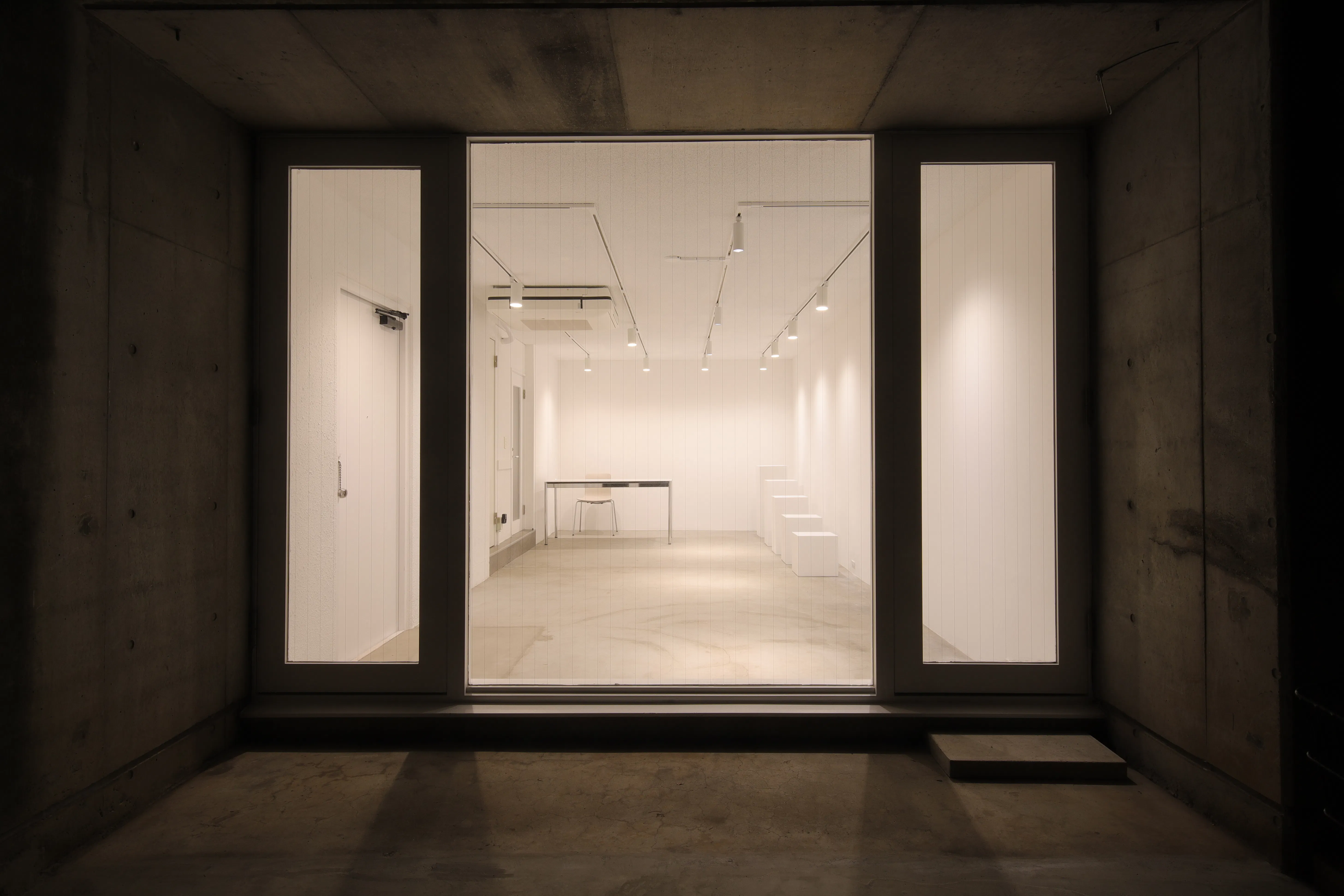 【代官山駅5分】展示・ポップアップ・撮影に最適な白壁×コンクリート床のミニマルなレンタルギャラリー