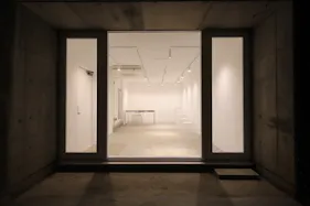 【代官山駅5分】展示・ポップアップ・撮影に最適な白壁×コンクリート床のミニマルなレンタルギャラリー