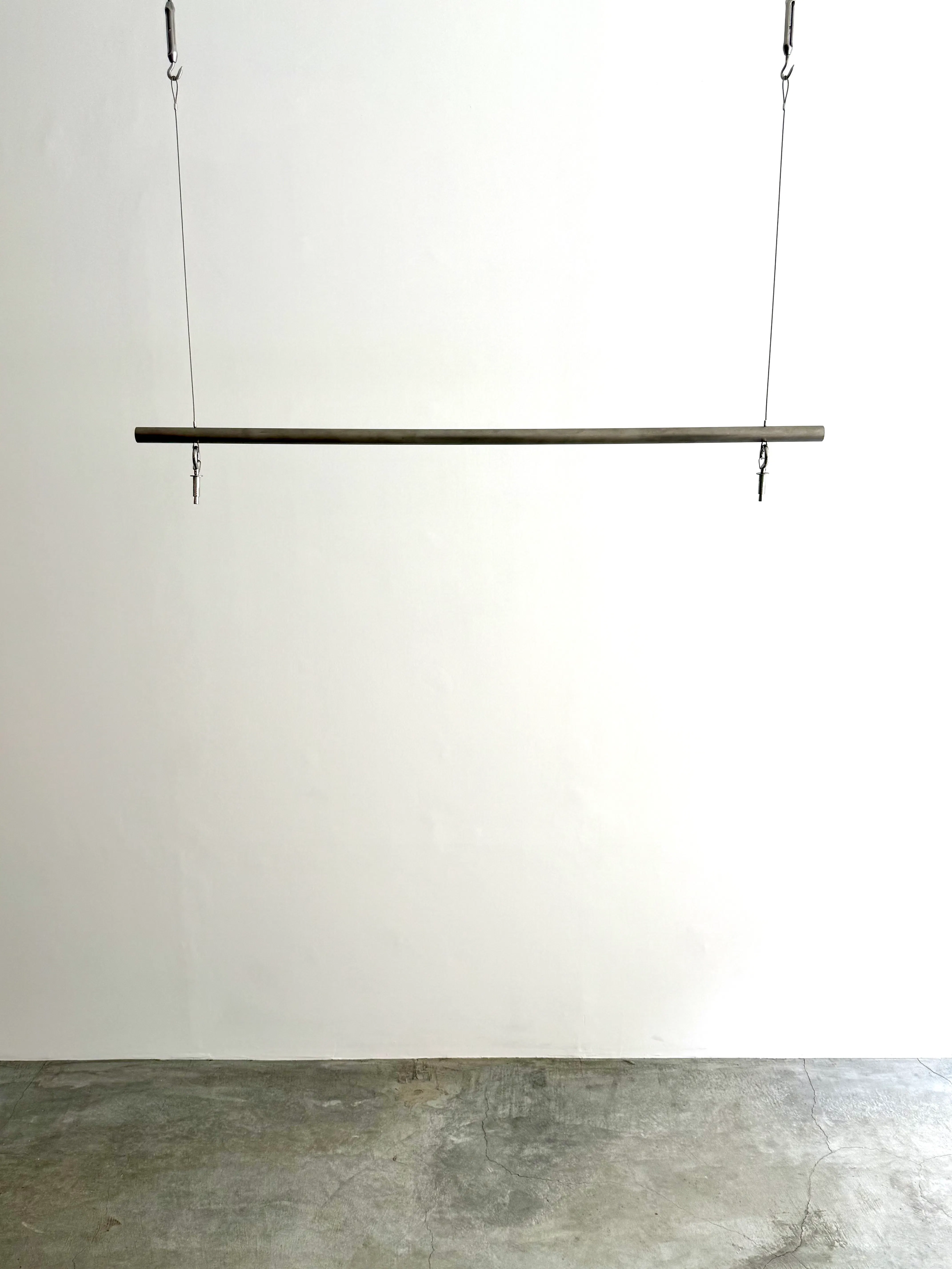 【代官山駅5分】展示・ポップアップ・撮影に最適な白壁×コンクリート床のミニマルなレンタルギャラリー