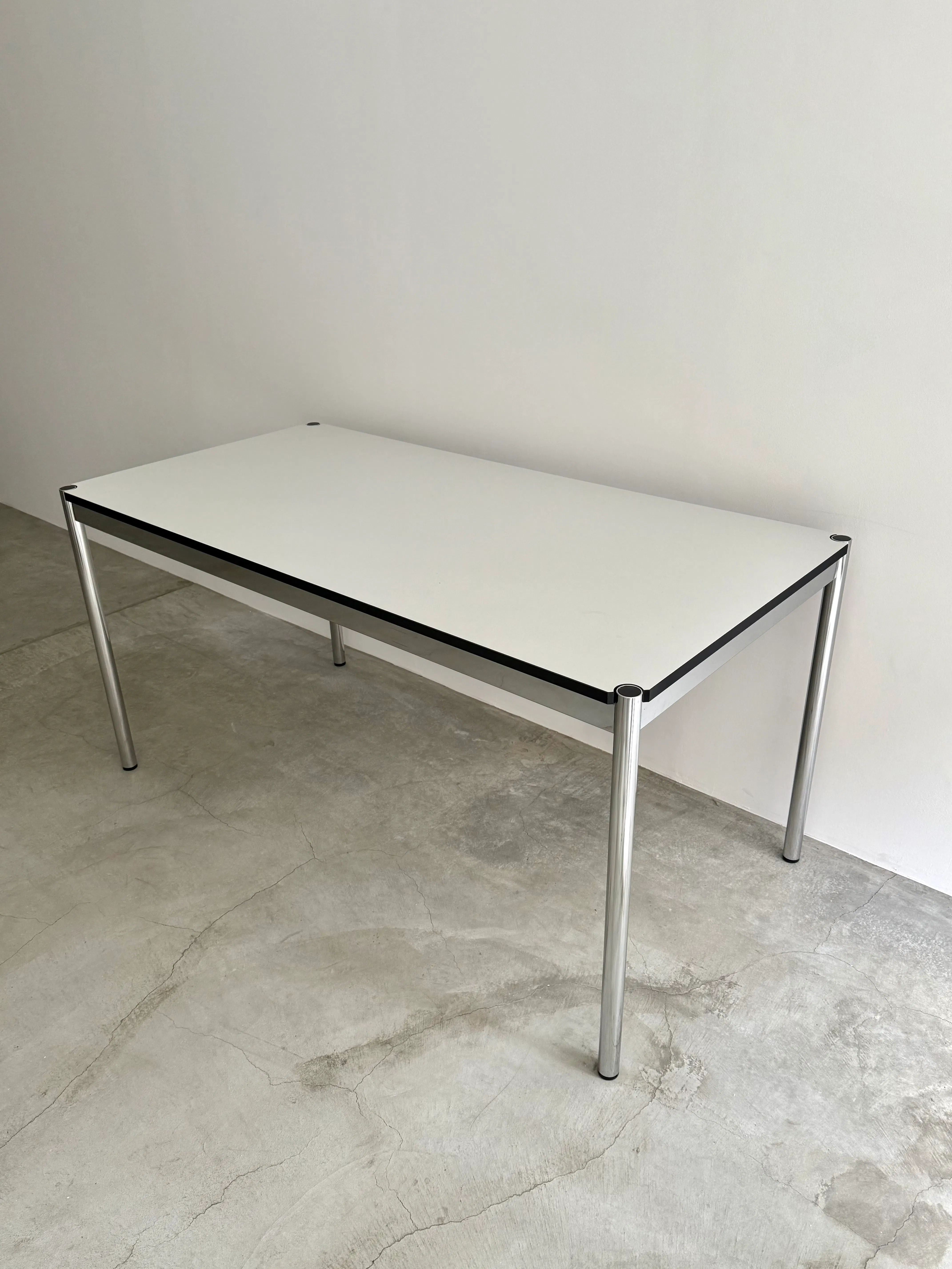 【代官山駅5分】展示・ポップアップ・撮影に最適な白壁×コンクリート床のミニマルなレンタルギャラリー