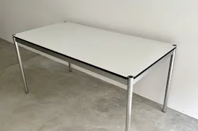 【代官山駅5分】展示・ポップアップ・撮影に最適な白壁×コンクリート床のミニマルなレンタルギャラリー