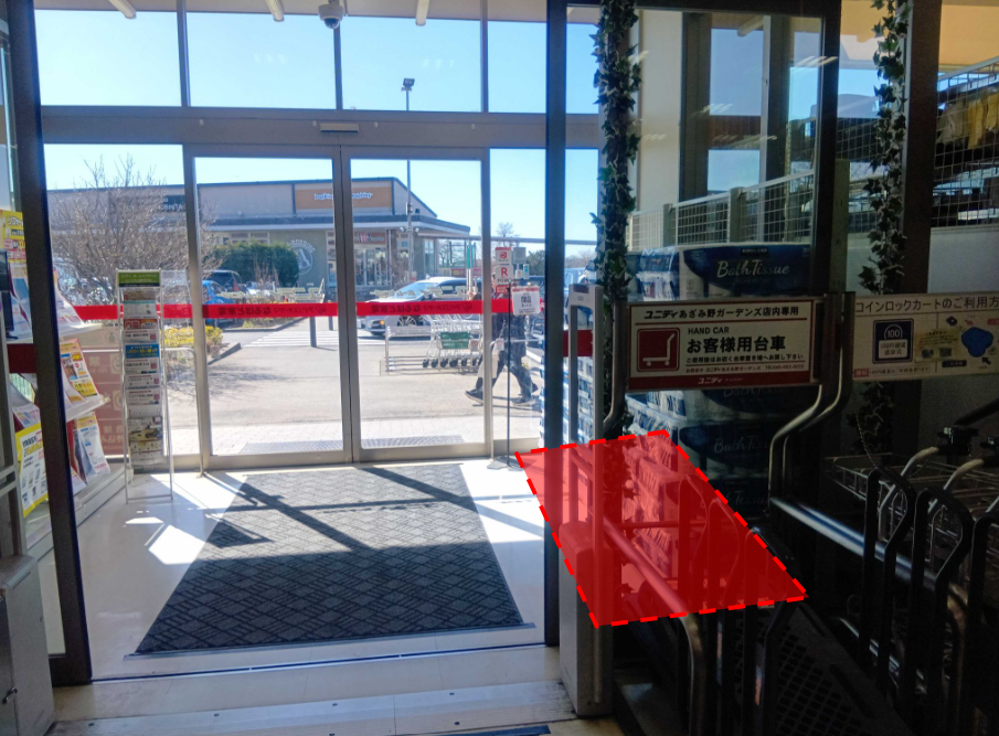 【ユニディ あざみ野ガーデンズ】1階風除室　物販やプロモーションに最適なあざみ野ガーデンズ側入口付近の催事イベントスペース